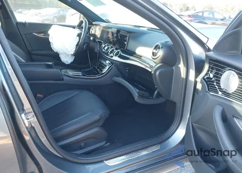 2021 Mercedes-Benz E 350 4Matic z USA, uszkodzony, nr VIN W1KZF8EB5MA975081